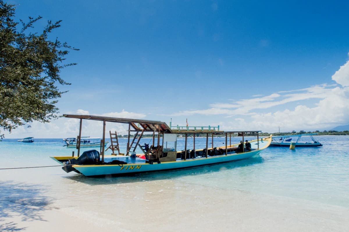 Gili Meno coastline